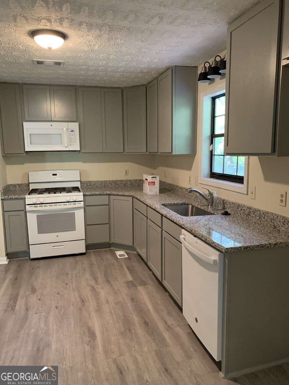 3 bedroom, 2 bathroom single family residence for rent at 3131 Calumet Place, Kennesaw, GA 30152 for $1,845 a month — photo 5