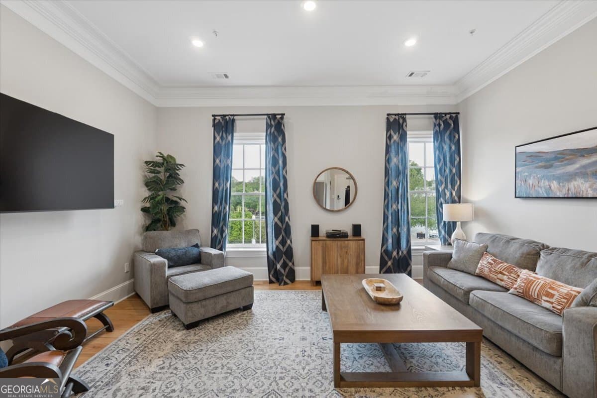 1 bedroom, 1 bathroom, 705 sq ft condominium for sale at 200 W Washington Street UNIT D, Madison, GA 30650 — photo 2