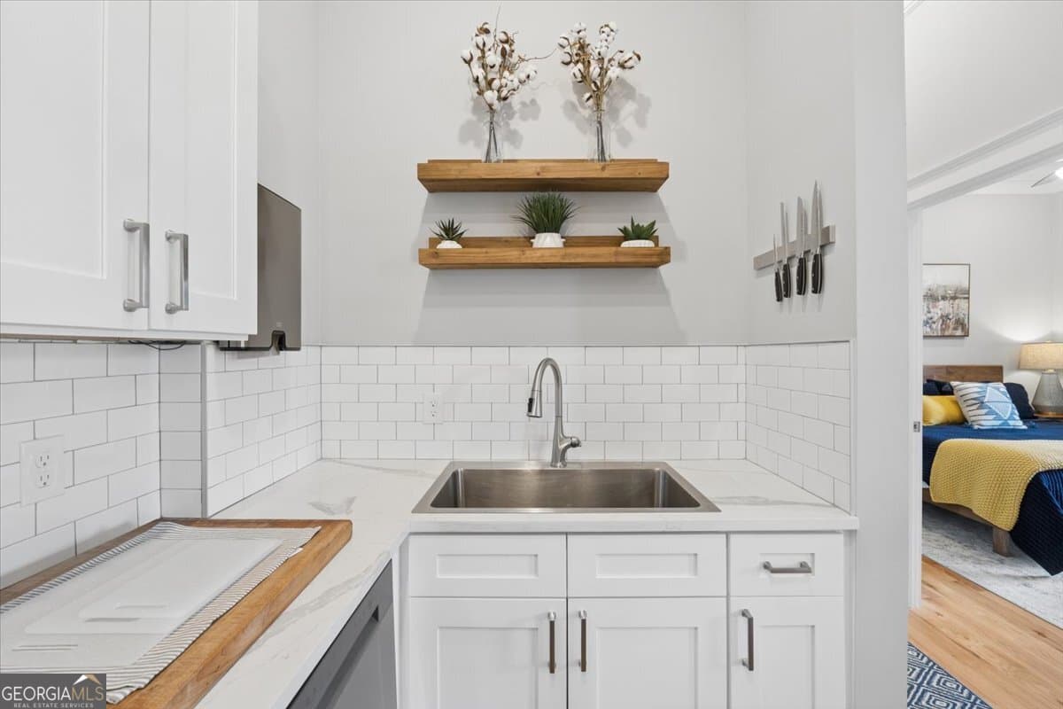 1 bedroom, 1 bathroom, 705 sq ft condominium for sale at 200 W Washington Street UNIT D, Madison, GA 30650 — photo 4