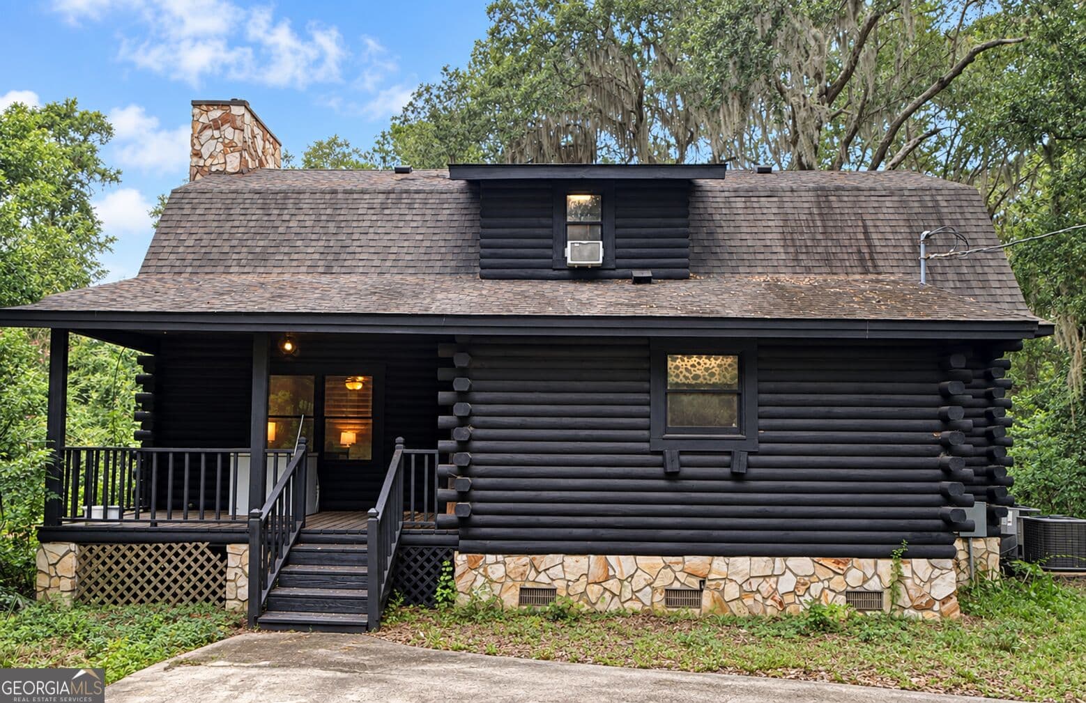 4 bedroom, 3 bathroom, 1,626 sq ft cabin,single family residence for sale at 215 Hendricks Lane, Brunswick, GA 31520 — photo 3