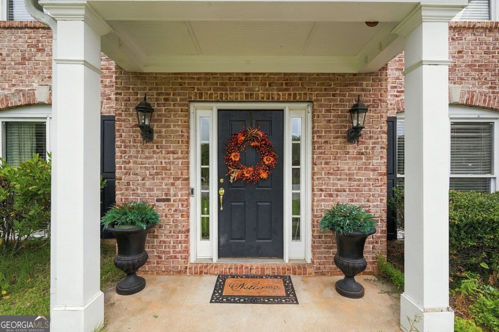 4 bedroom, 2.5 bathroom, 3,068 sq ft single family residence for sale at 5015 Tidewater Way, Alpharetta, GA 30005 — photo 2