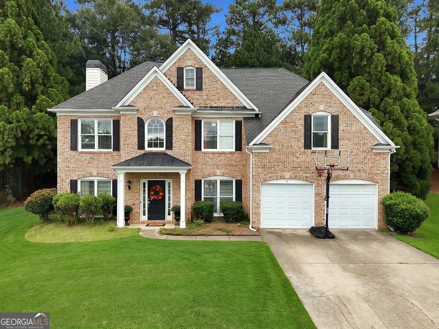 4 bedroom, 2.5 bathroom, 3,068 sq ft single family residence for sale at 5015 Tidewater Way, Alpharetta, GA 30005