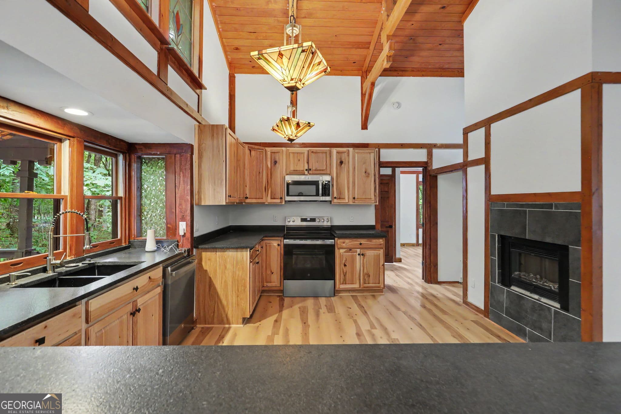 3 bedroom, 2.5 bathroom, 2,304 sq ft single family residence for sale at 996 Crestview Drive, Otto, NC 28763 — photo 9