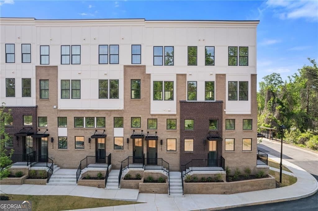 2 bedroom, 2.5 bathroom condominium for sale at 201 NEW Street 3205, Decatur, GA 30030 — photo 1 of 26