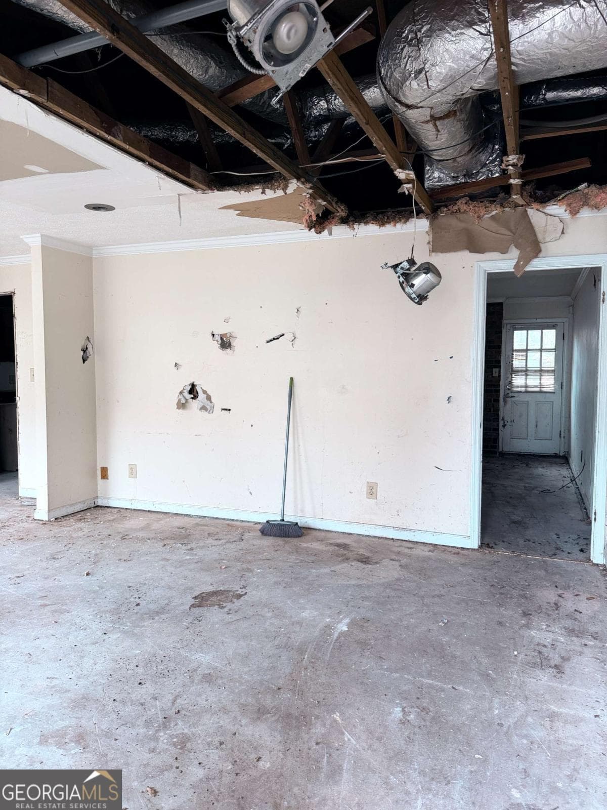 2 bedroom, 2 bathroom, 1,900 sq ft townhouse for sale at 6354 Shannon Parkway 22B, Union City, GA 30291 — photo 2