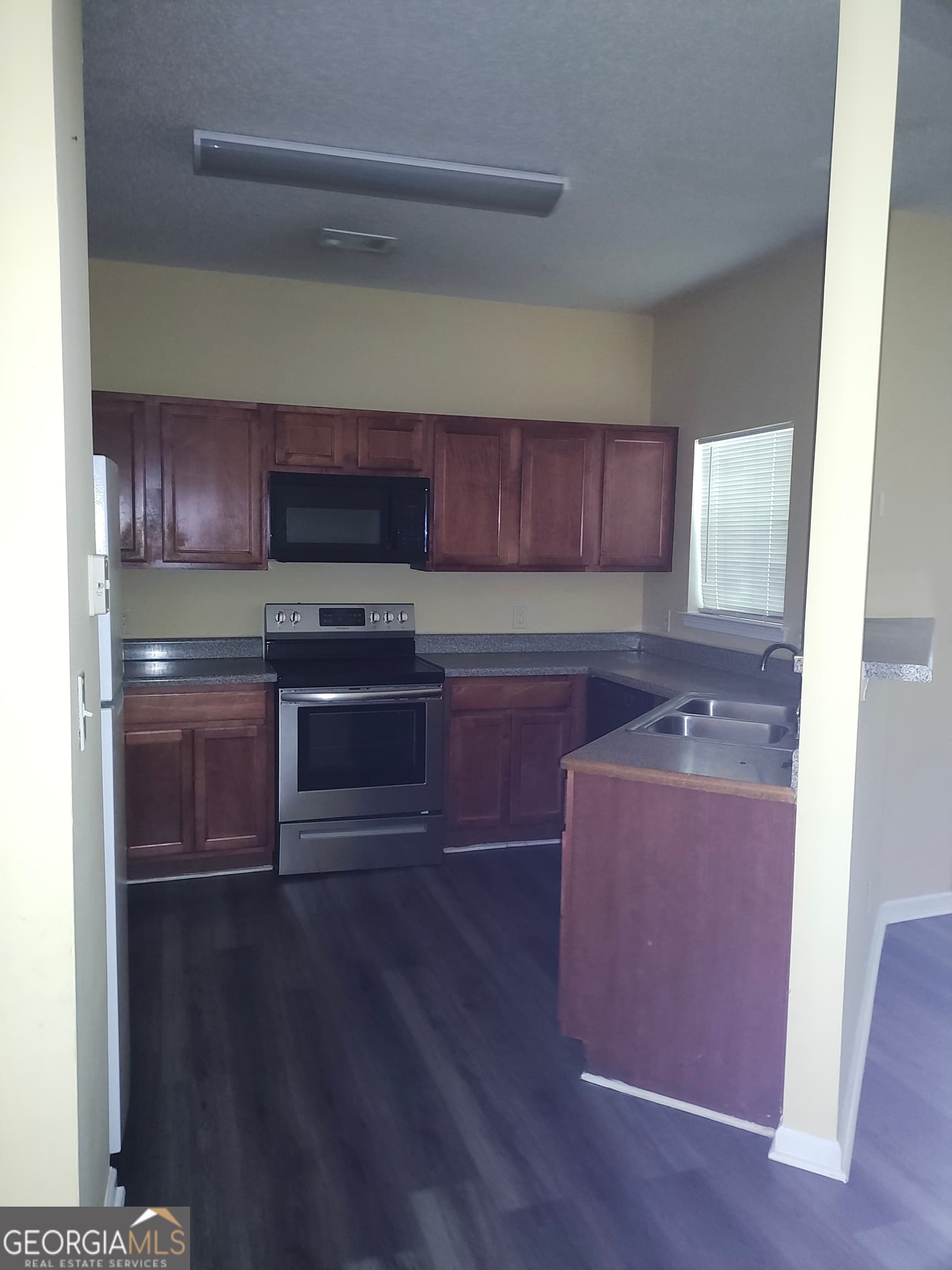 3 bedroom, 2.5 bathroom, 1,612 sq ft townhouse for rent at 7306 Bridlewood Court, Jonesboro, GA 30236 for $1,600 a month — photo 9