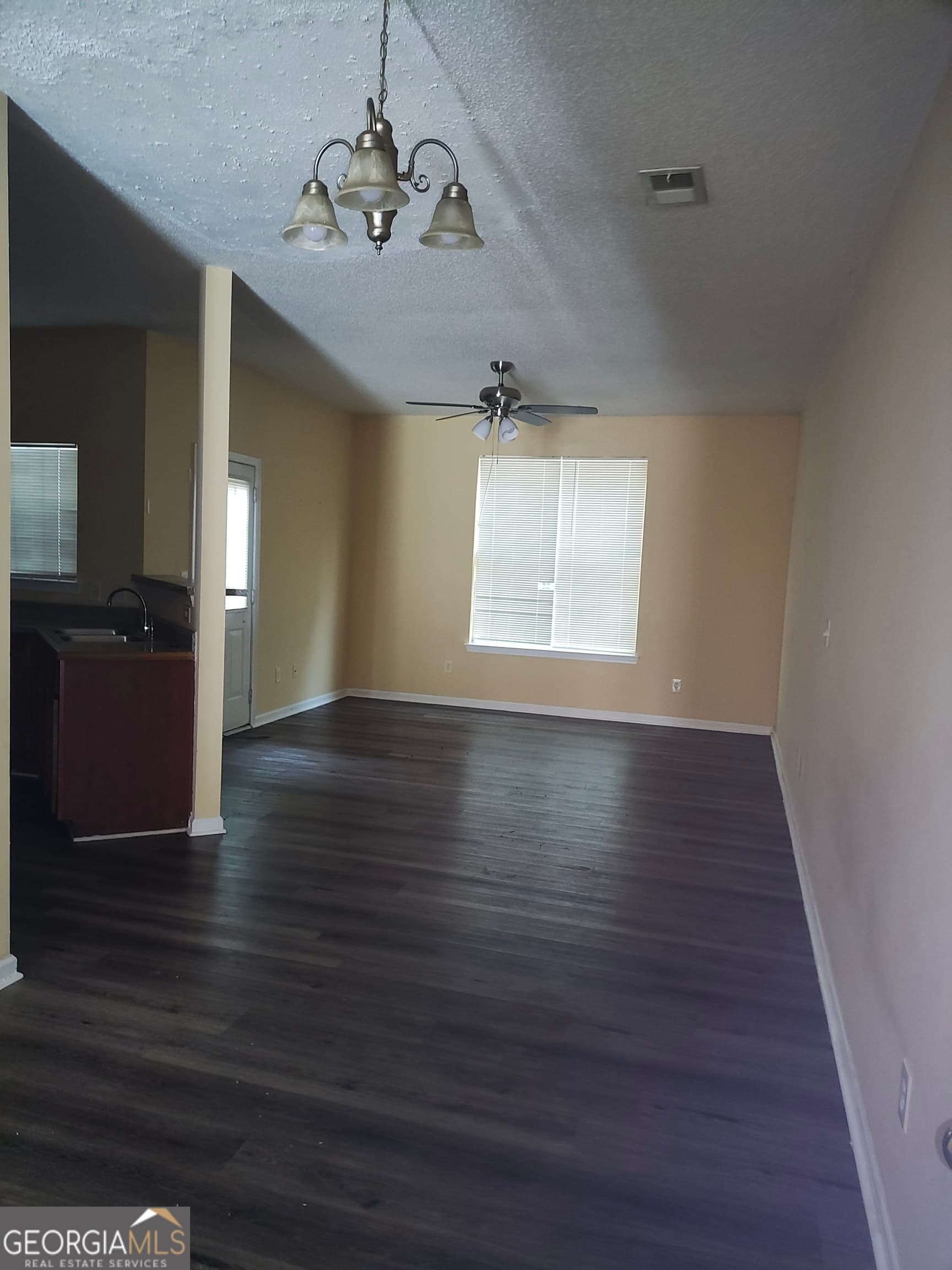 3 bedroom, 2.5 bathroom, 1,612 sq ft townhouse for rent at 7306 Bridlewood Court, Jonesboro, GA 30236 for $1,600 a month — photo 10
