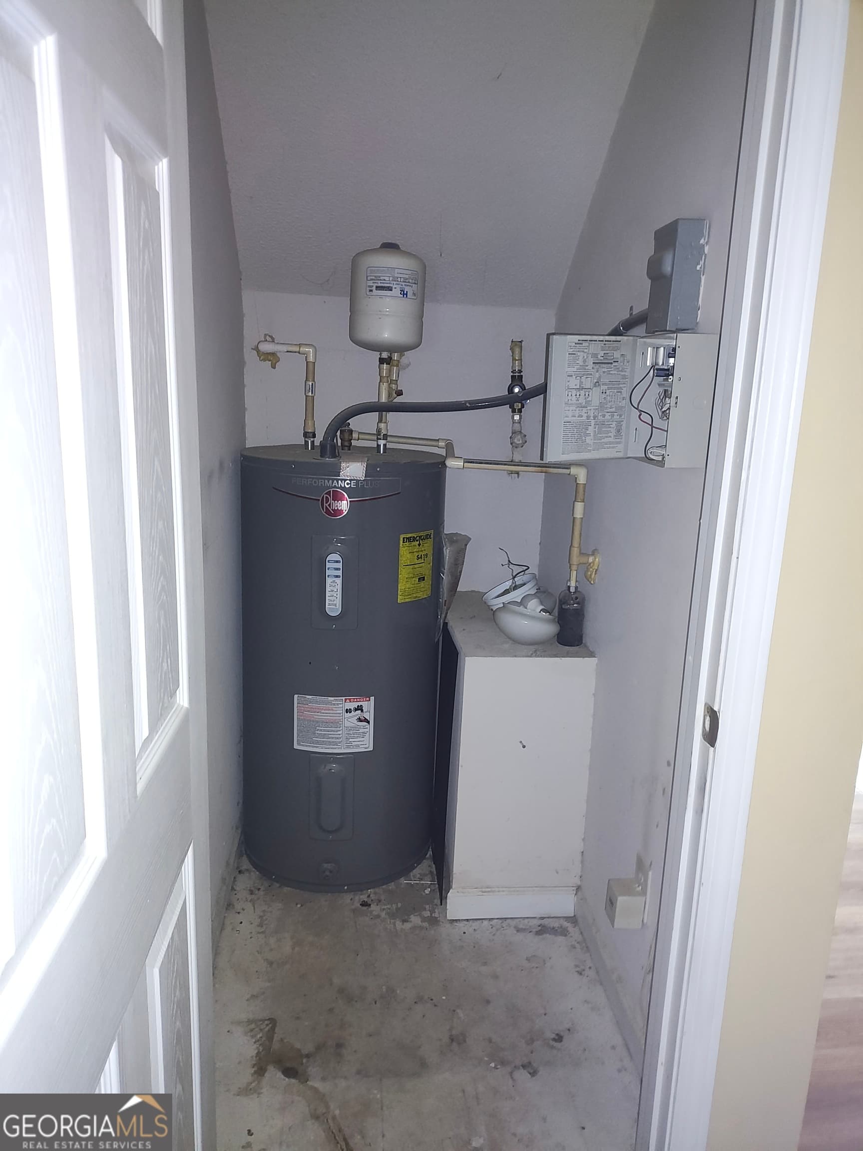 3 bedroom, 2.5 bathroom, 1,612 sq ft townhouse for rent at 7306 Bridlewood Court, Jonesboro, GA 30236 for $1,600 a month — photo 8