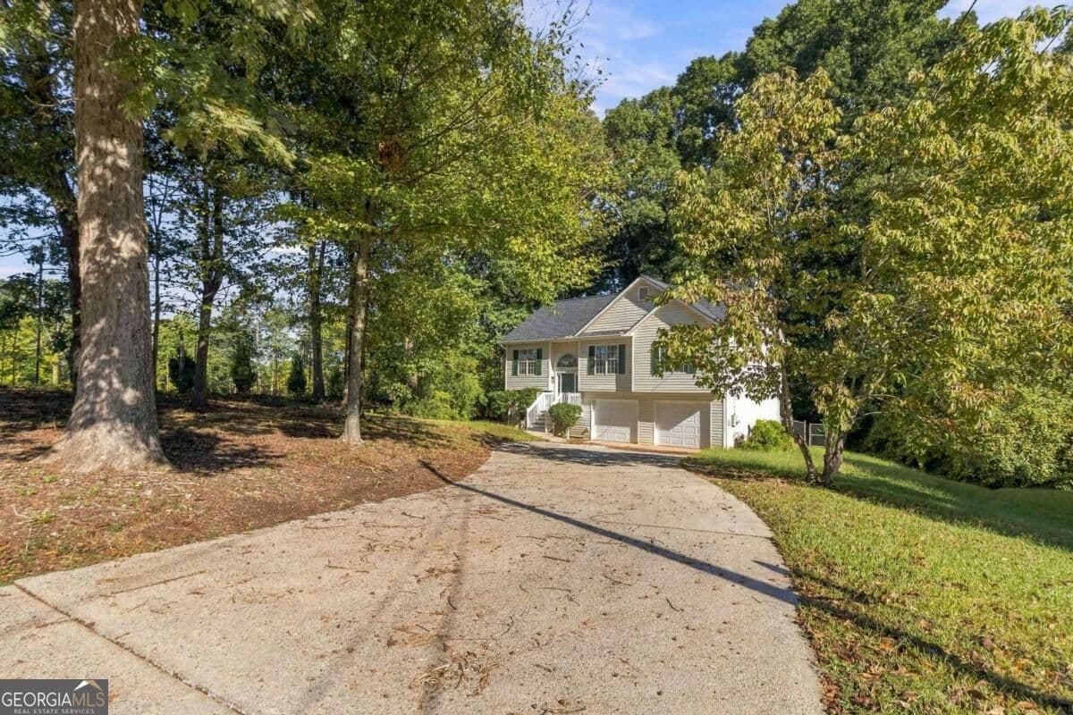 4 bedroom, 2 bathroom, 1,836 sq ft single family residence for sale at 400 Camilla Circle, Mableton, GA 30126 — photo 2
