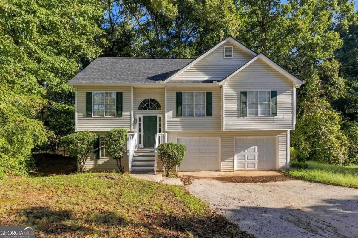 4 bedroom, 2 bathroom, 1,836 sq ft single family residence for sale at 400 Camilla Circle, Mableton, GA 30126