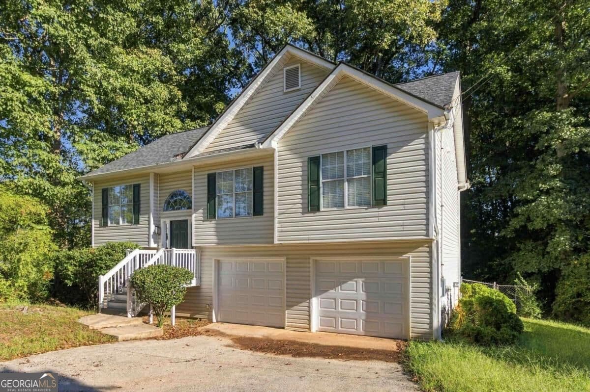 4 bedroom, 2 bathroom, 1,836 sq ft single family residence for sale at 400 Camilla Circle, Mableton, GA 30126 — photo 5