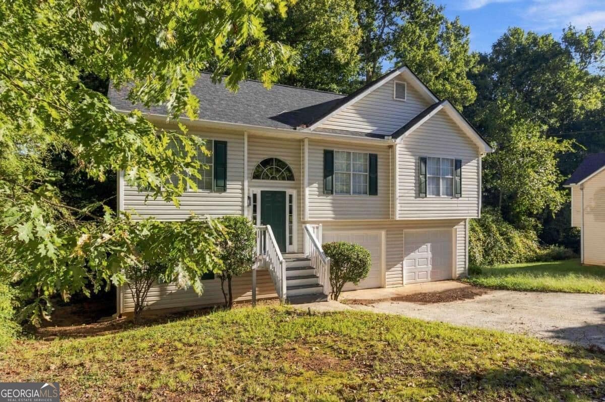 4 bedroom, 2 bathroom, 1,836 sq ft single family residence for sale at 400 Camilla Circle, Mableton, GA 30126 — photo 4
