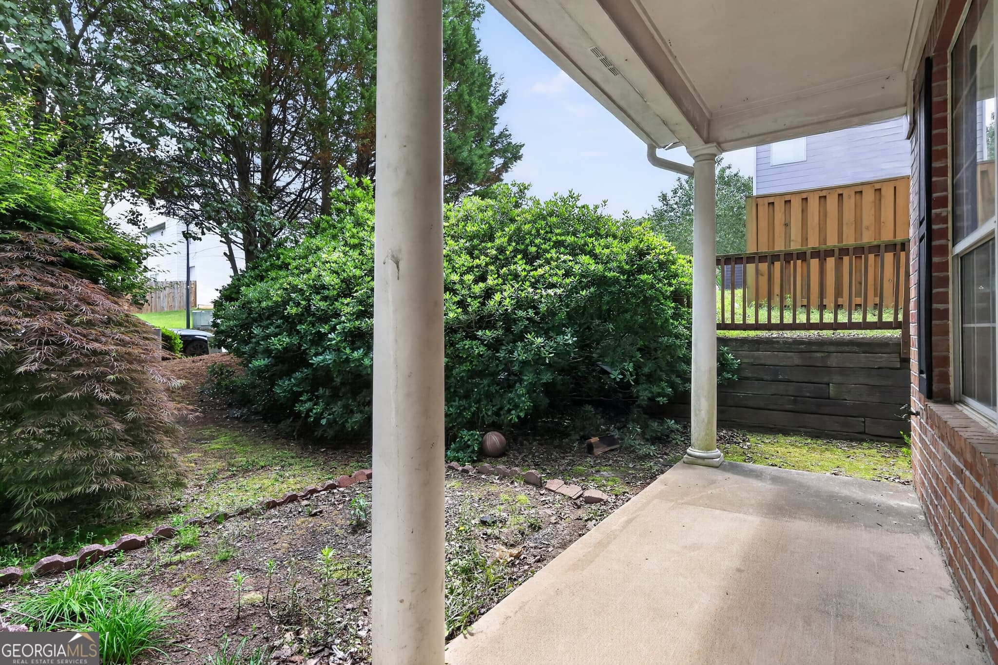 3 bedroom, 2.5 bathroom, 1,860 sq ft single family residence for sale at 2441 Charleston Pointe Court, Atlanta, GA 30316 — photo 5