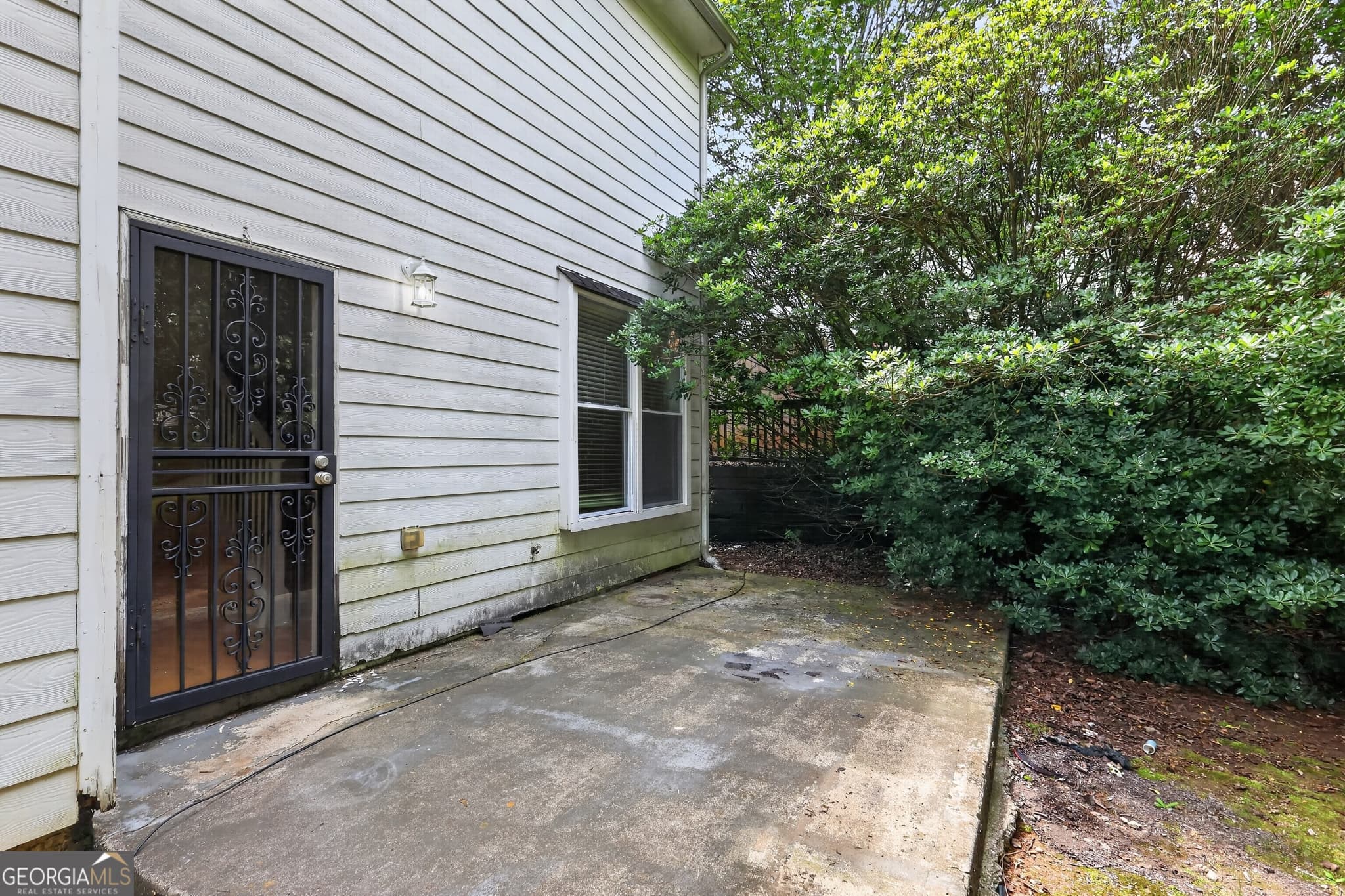 3 bedroom, 2.5 bathroom, 1,860 sq ft single family residence for sale at 2441 Charleston Pointe Court, Atlanta, GA 30316 — photo 4