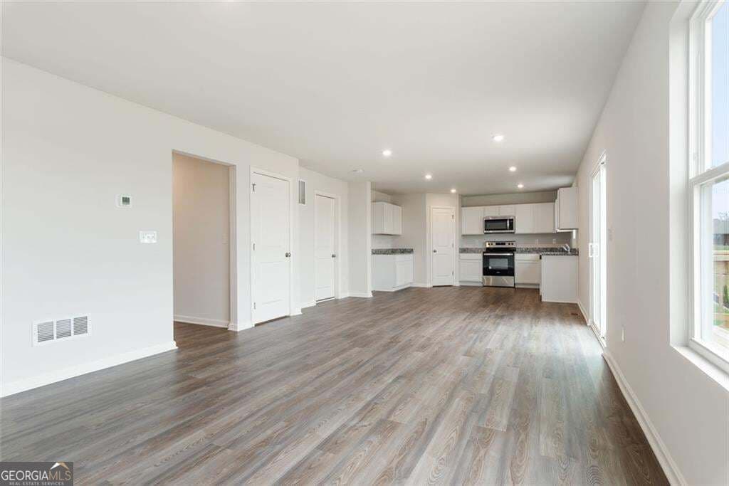 4 bedroom, 2.5 bathroom, 2,014 sq ft single family residence for sale at 103 Dream Catcher Drive, Lizella, GA 31052 — photo 8