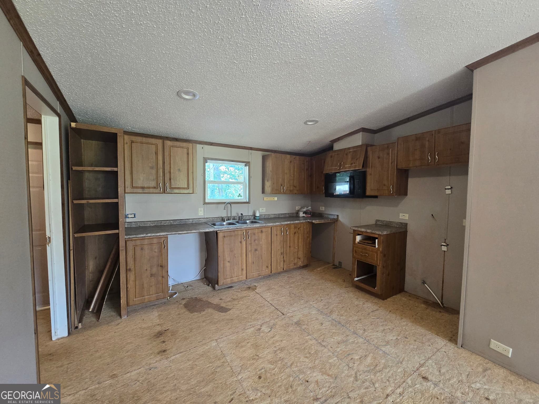 3 bedroom, 2 bathroom, 1,440 sq ft manufactured home,single family residence for sale at 542 Nails Creek Crossing, Royston, GA 30662 — photo 2