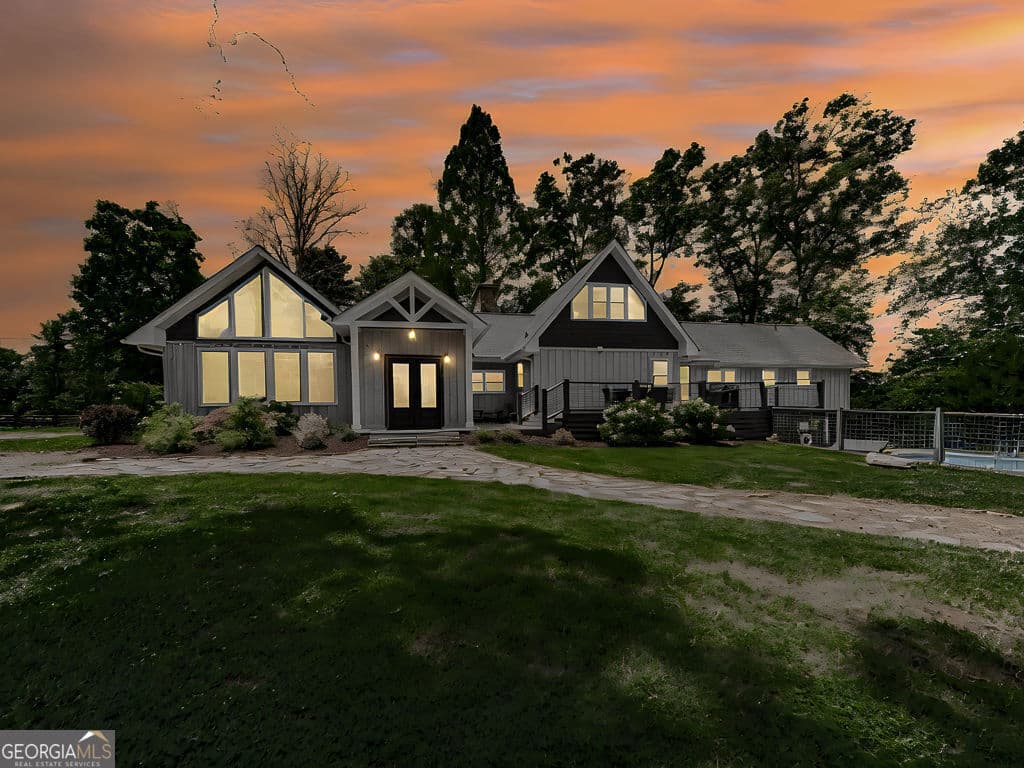 4 bedroom, 3 bathroom, 5,009 sq ft single family residence for sale at 121 Cider House Lane, Blue Ridge, GA 30513 — photo 2