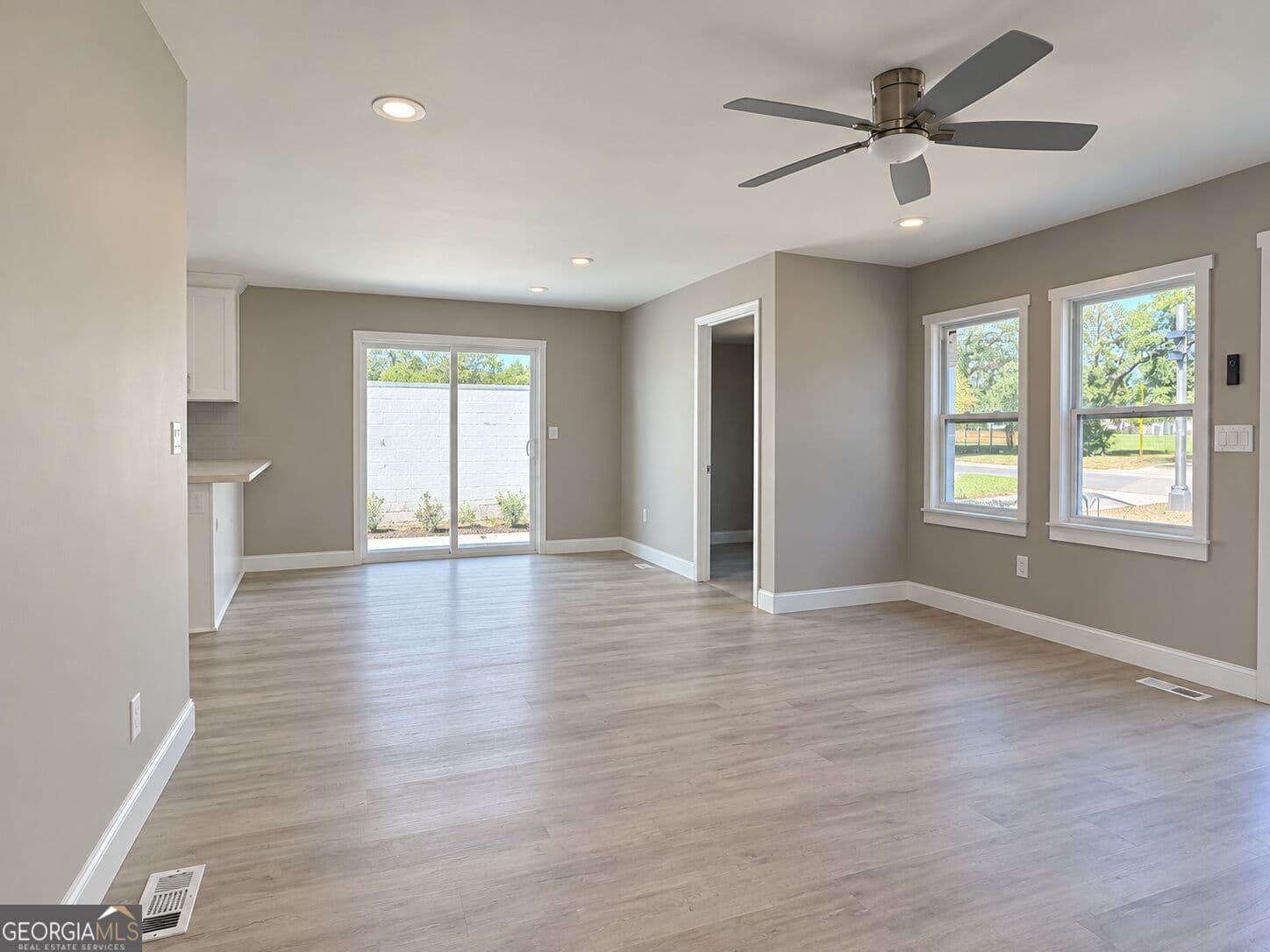 3 bedroom, 2 bathroom, 1,424 sq ft single family residence for sale at 1014 Highland Avenue, Albany, GA 31701 — photo 6