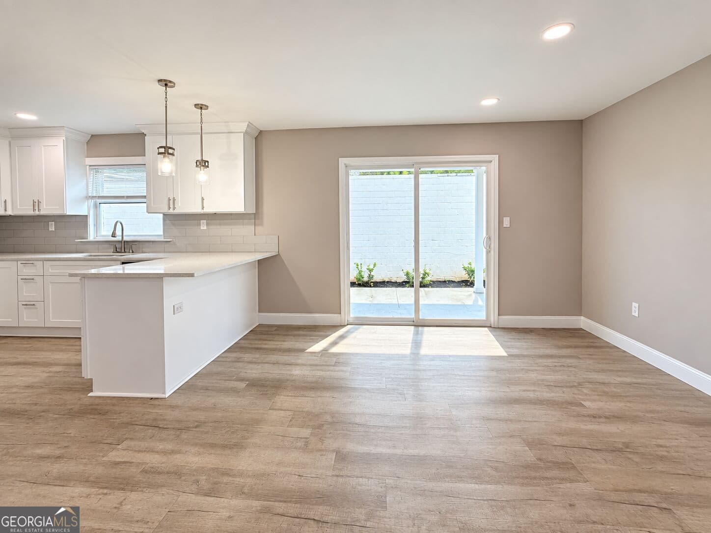 3 bedroom, 2 bathroom, 1,424 sq ft single family residence for sale at 1014 Highland Avenue, Albany, GA 31701 — photo 3