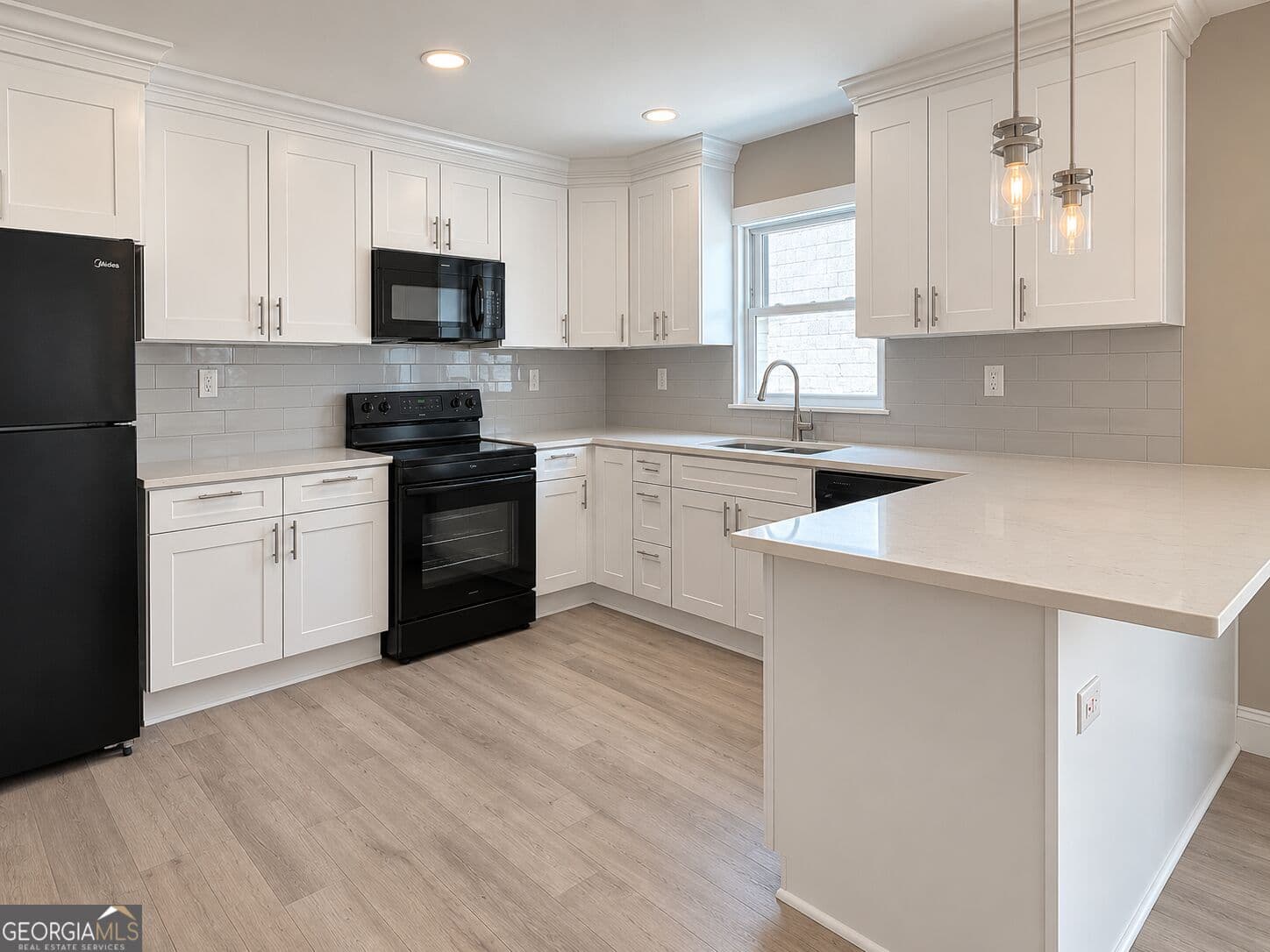 3 bedroom, 2 bathroom, 1,424 sq ft single family residence for sale at 1014 Highland Avenue, Albany, GA 31701 — photo 5