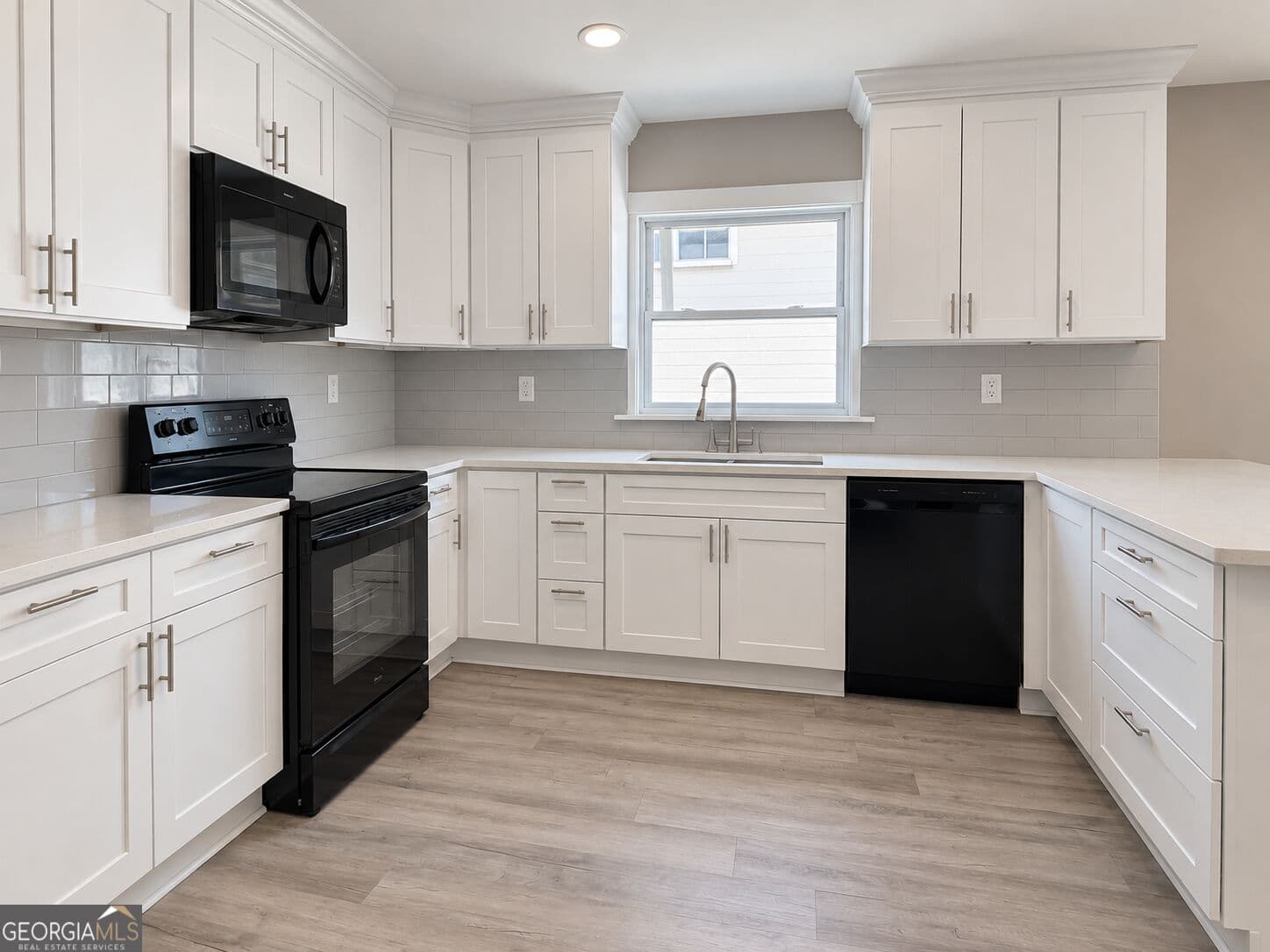 3 bedroom, 2 bathroom, 1,424 sq ft single family residence for sale at 1014 Highland Avenue, Albany, GA 31701 — photo 4