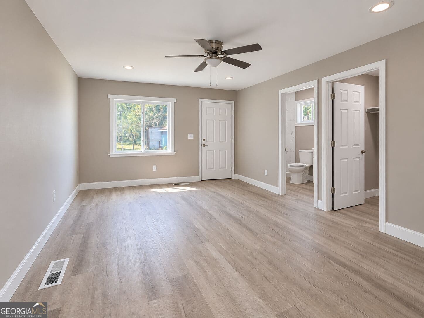 3 bedroom, 2 bathroom, 1,424 sq ft single family residence for sale at 1014 Highland Avenue, Albany, GA 31701 — photo 8