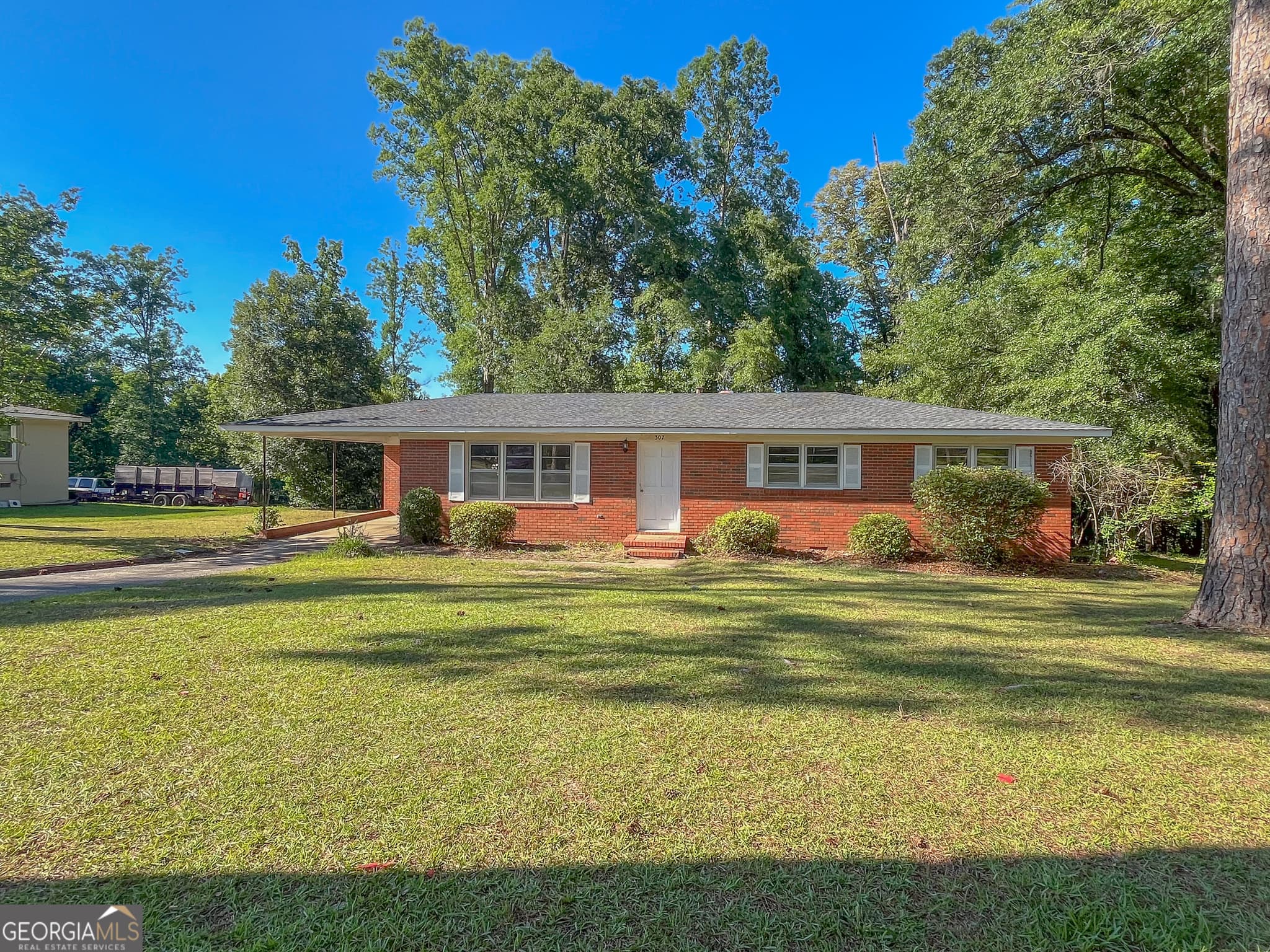 3 bedroom, 2 bathroom, 1,772 sq ft single family residence for sale at 307 Brookdale Drive, Dublin, GA 31021
