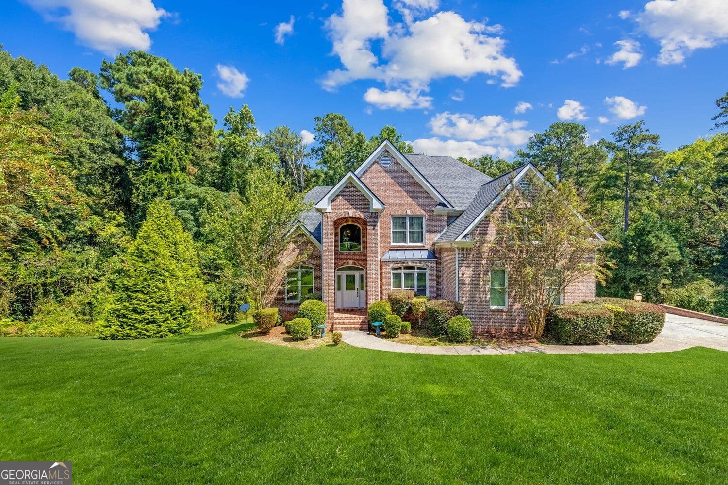 6 bedroom, 3 bathroom, 4,583 sq ft single family residence for sale at 4024 Herron Trail, Atlanta, GA 30349 — photo 1 of 55