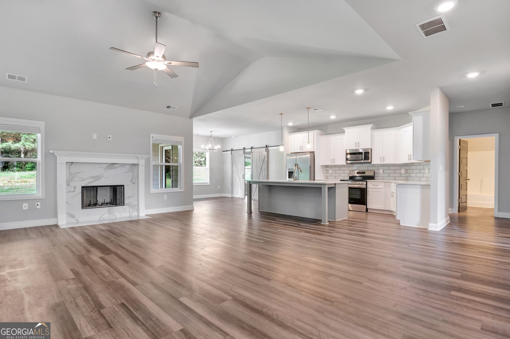 4 bedroom, 2.5 bathroom, 2,274 sq ft single family residence for sale at 112 Hunters Chase Court, Eatonton, GA 31024 — photo 7