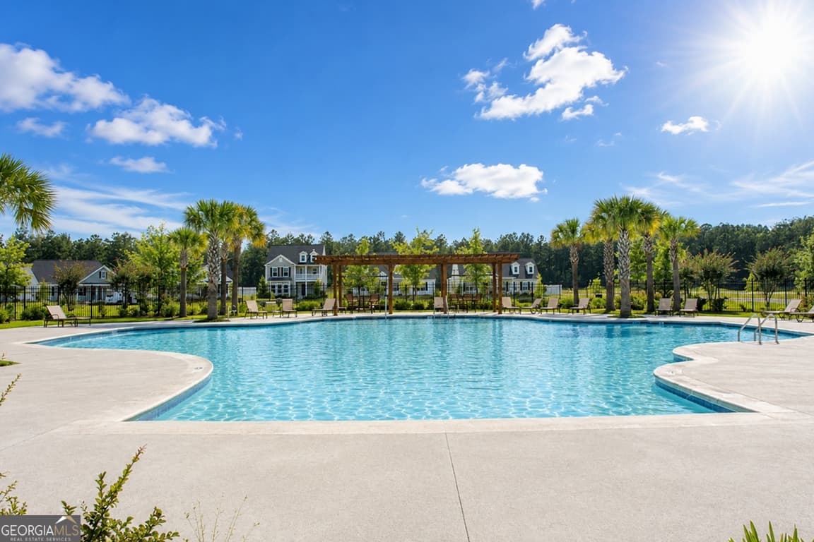 4 bedroom, 3.5 bathroom, 1,838 sq ft townhouse for sale at 91 Fairgreen Street, Savannah, GA 31407 — photo 2
