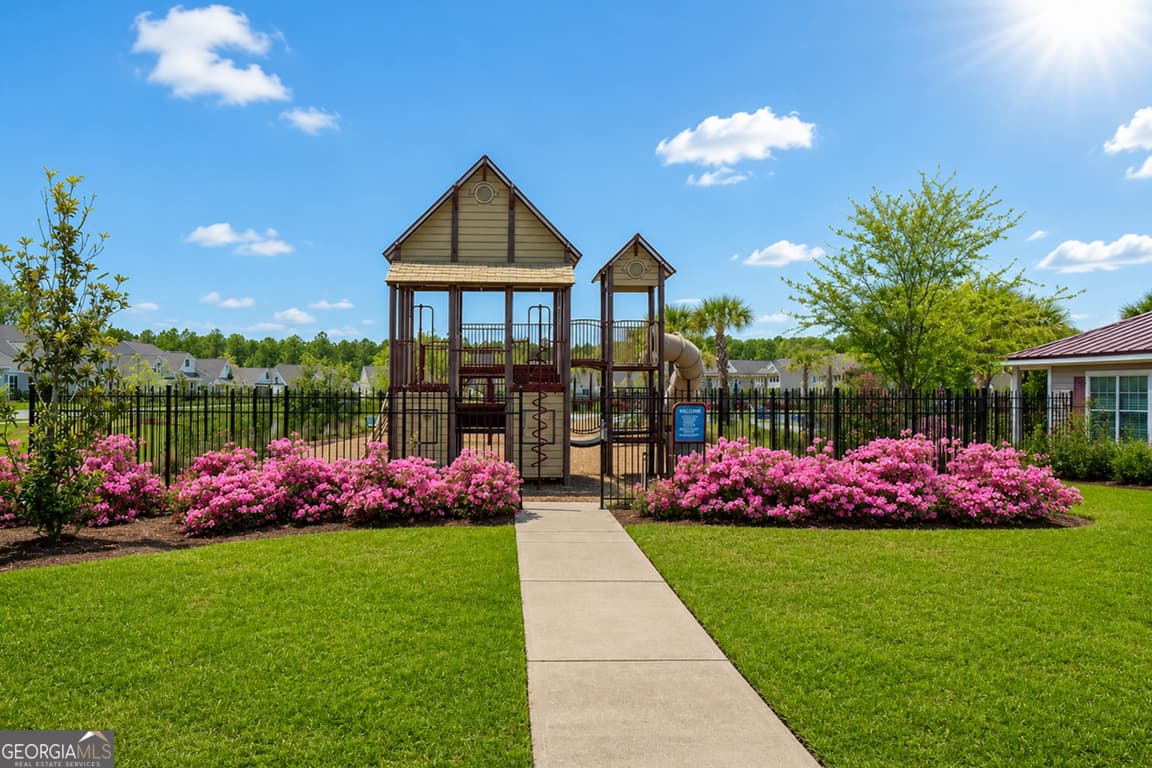 4 bedroom, 3.5 bathroom, 1,838 sq ft townhouse for sale at 91 Fairgreen Street, Savannah, GA 31407 — photo 3