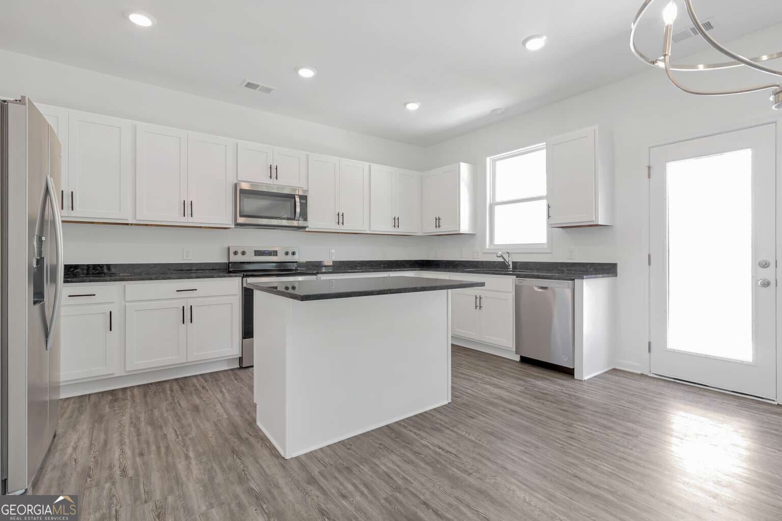 5 bedroom, 3 bathroom, 2,129 sq ft single family residence for sale at 1015 Avalon Terrace, Fairburn, GA 30213 — photo 4