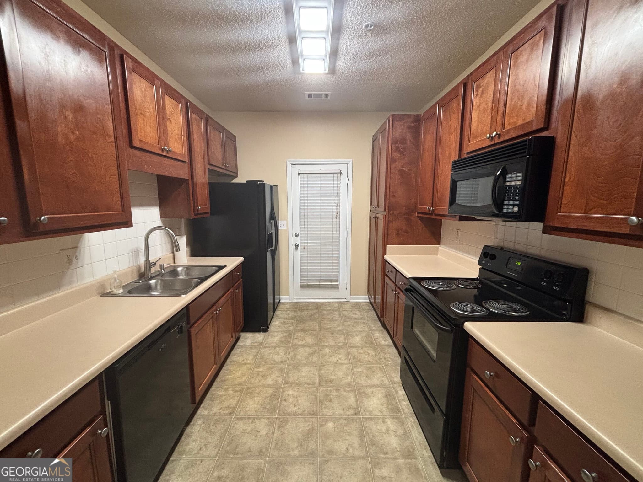 3 bedroom, 2.5 bathroom, 1,588 sq ft townhouse for rent at 3386 Hidden Stream Court, Stockbridge, GA 30281 for $1,700 a month — photo 2