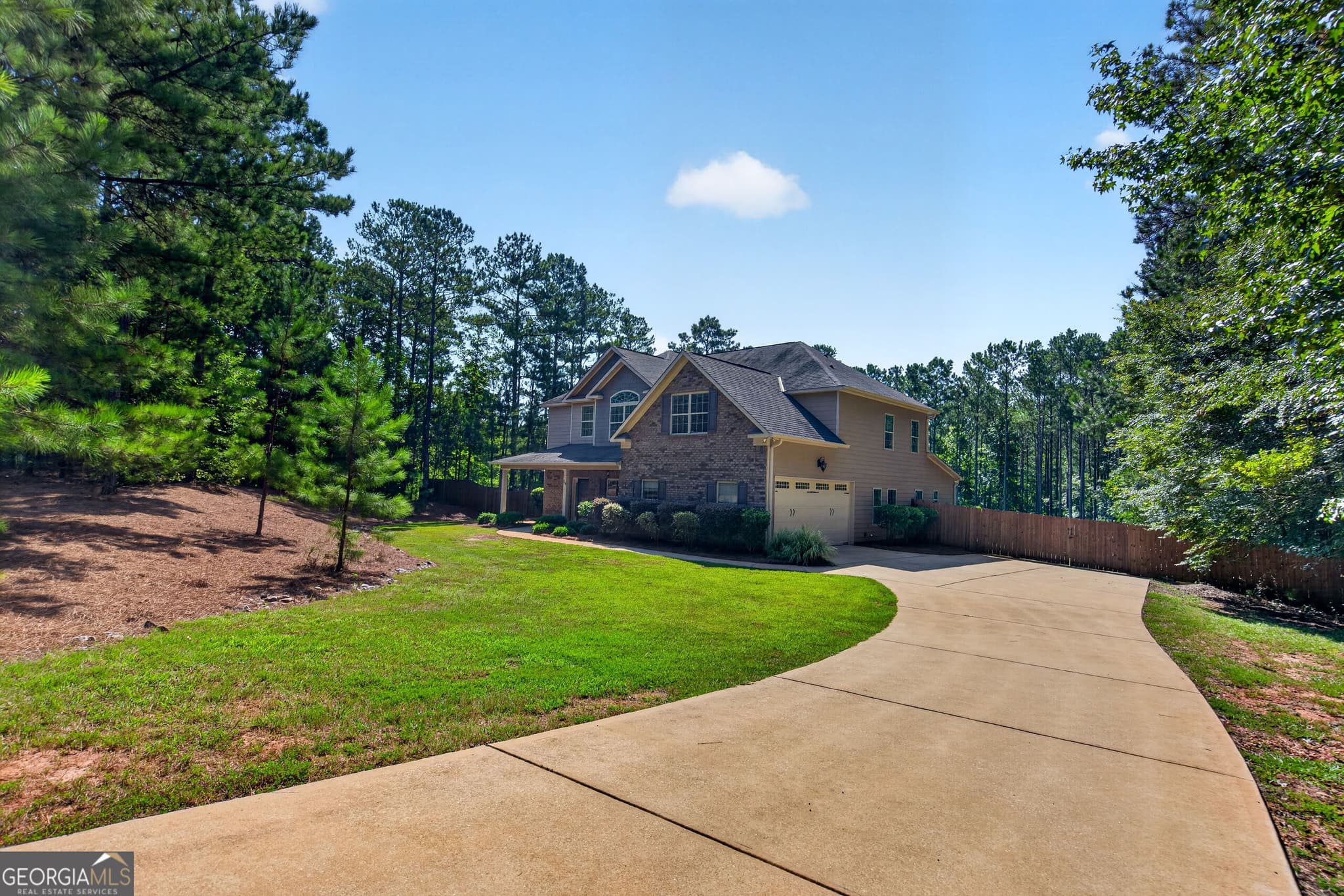 6 bedroom, 3.5 bathroom, 3,480 sq ft single family residence for sale at 59 Claudette Court, Waverly Hall, GA 31831 — photo 3