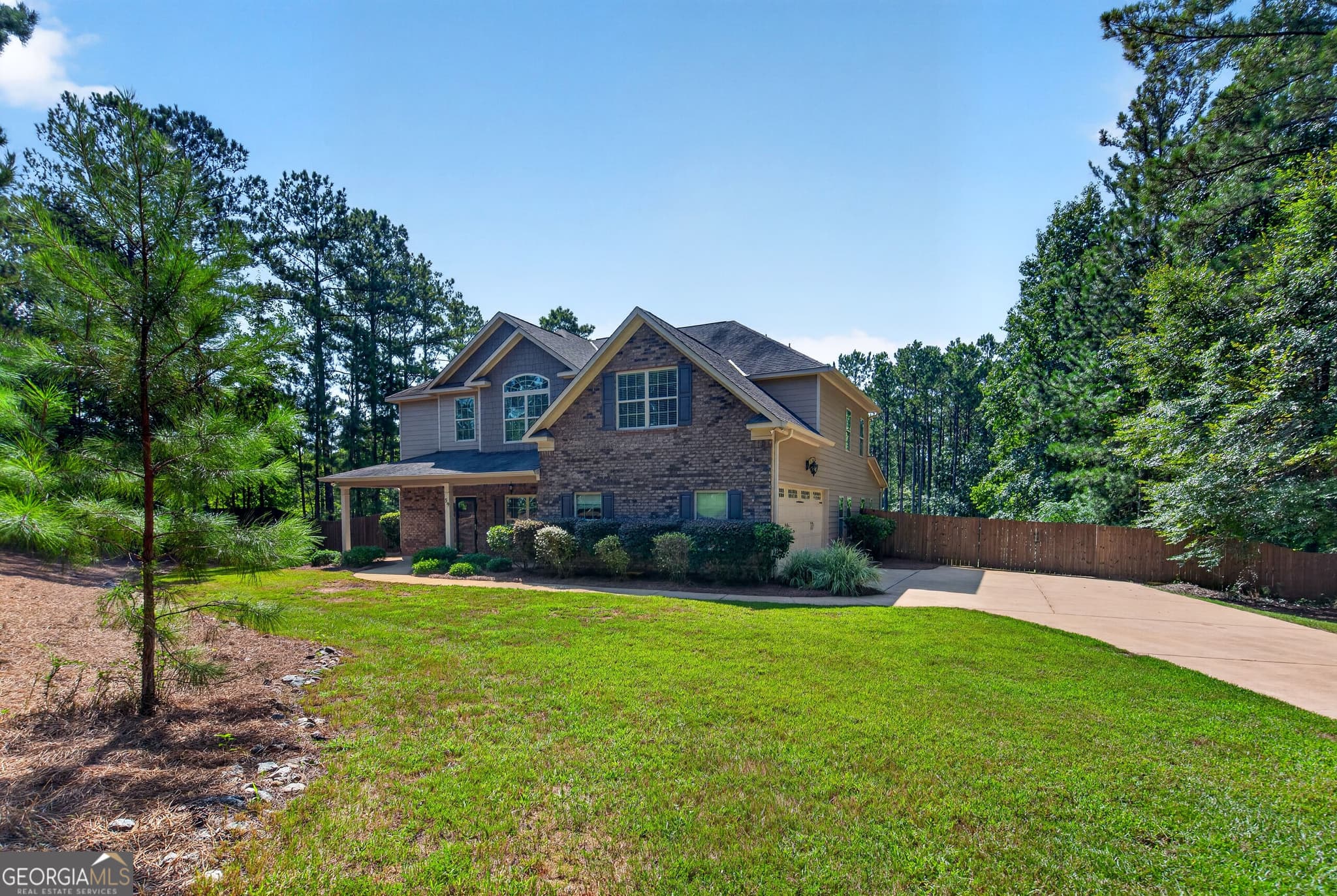 6 bedroom, 3.5 bathroom, 3,480 sq ft single family residence for sale at 59 Claudette Court, Waverly Hall, GA 31831 — photo 4