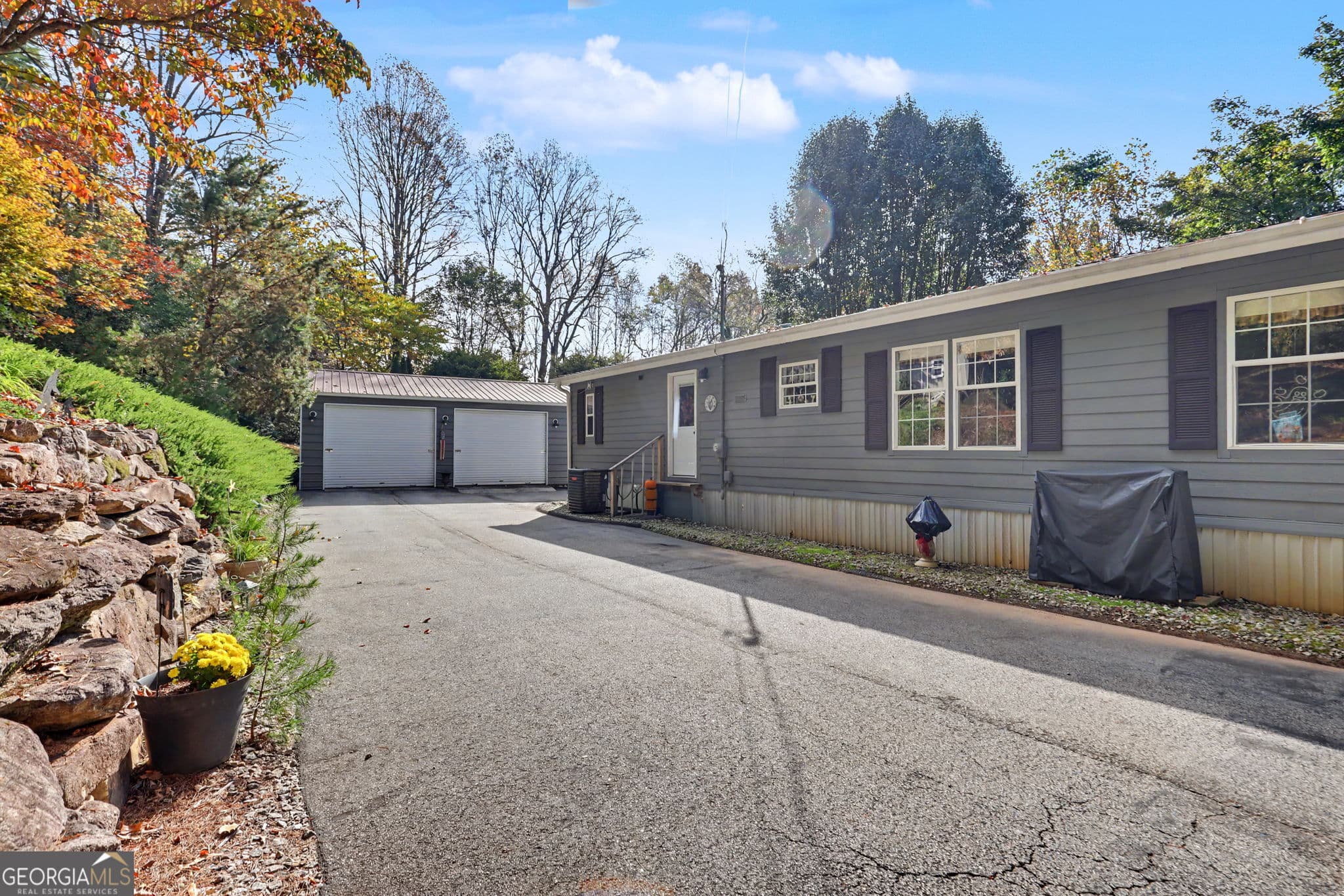 3 bedroom, 2 bathroom, 1,593 sq ft manufactured home,single family residence for sale at 124 Spring Valley Lane, Otto, NC 28763 — photo 9