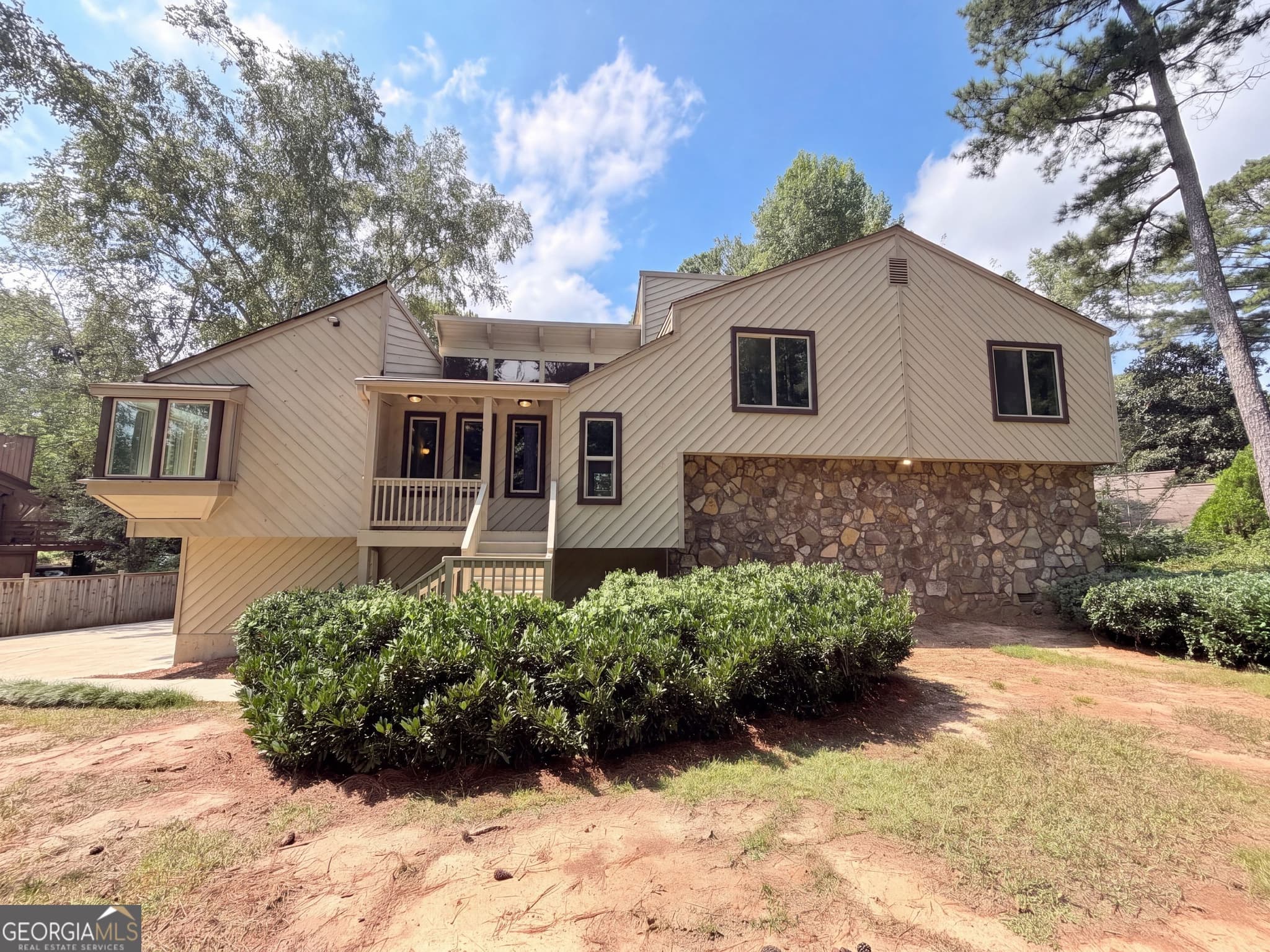 4 bedroom, 3 bathroom, 2,769 sq ft single family residence for sale at 3962 Spalding Hollow, Peachtree Corners, GA 30092 — photo 1 of 36