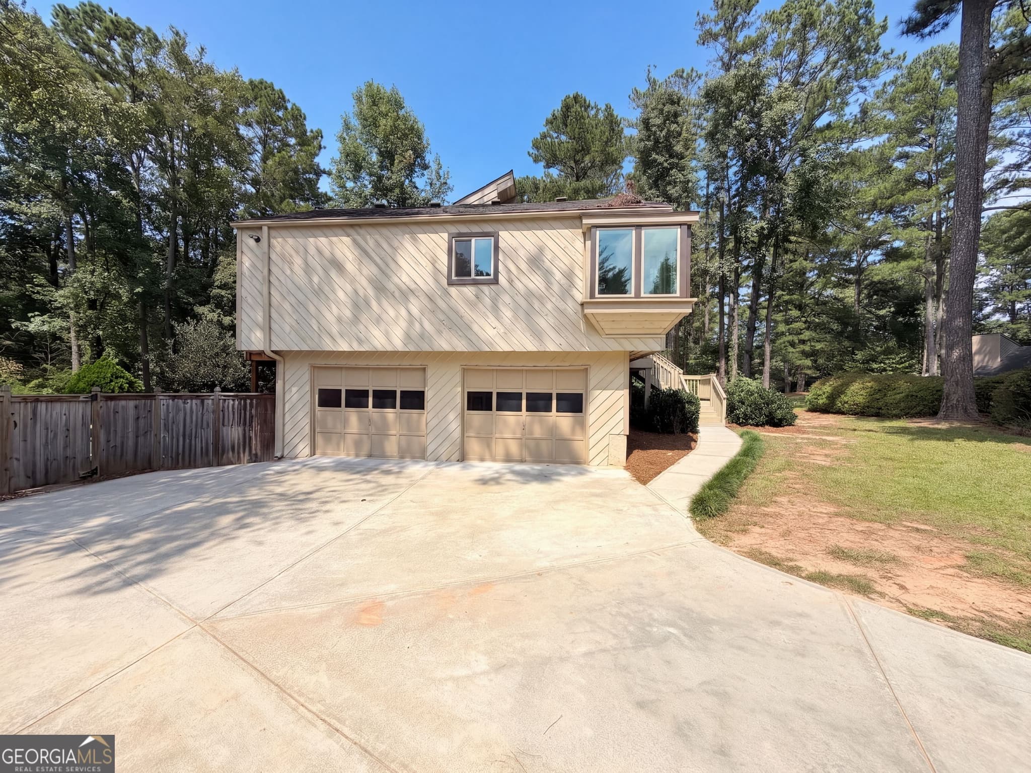 4 bedroom, 3 bathroom, 2,769 sq ft single family residence for sale at 3962 Spalding Hollow, Peachtree Corners, GA 30092 — photo 5