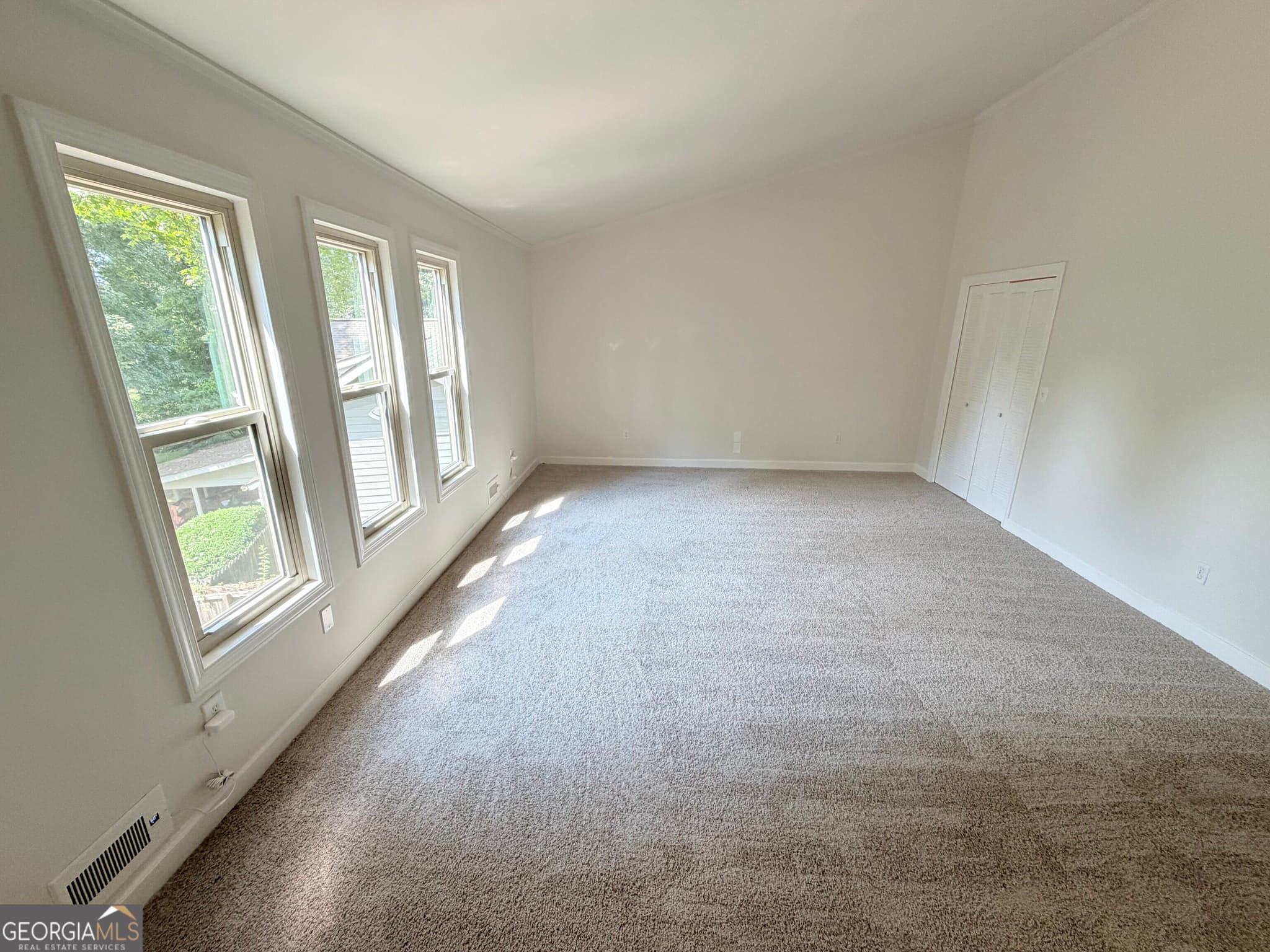 4 bedroom, 3 bathroom, 2,769 sq ft single family residence for sale at 3962 Spalding Hollow, Peachtree Corners, GA 30092 — photo 4