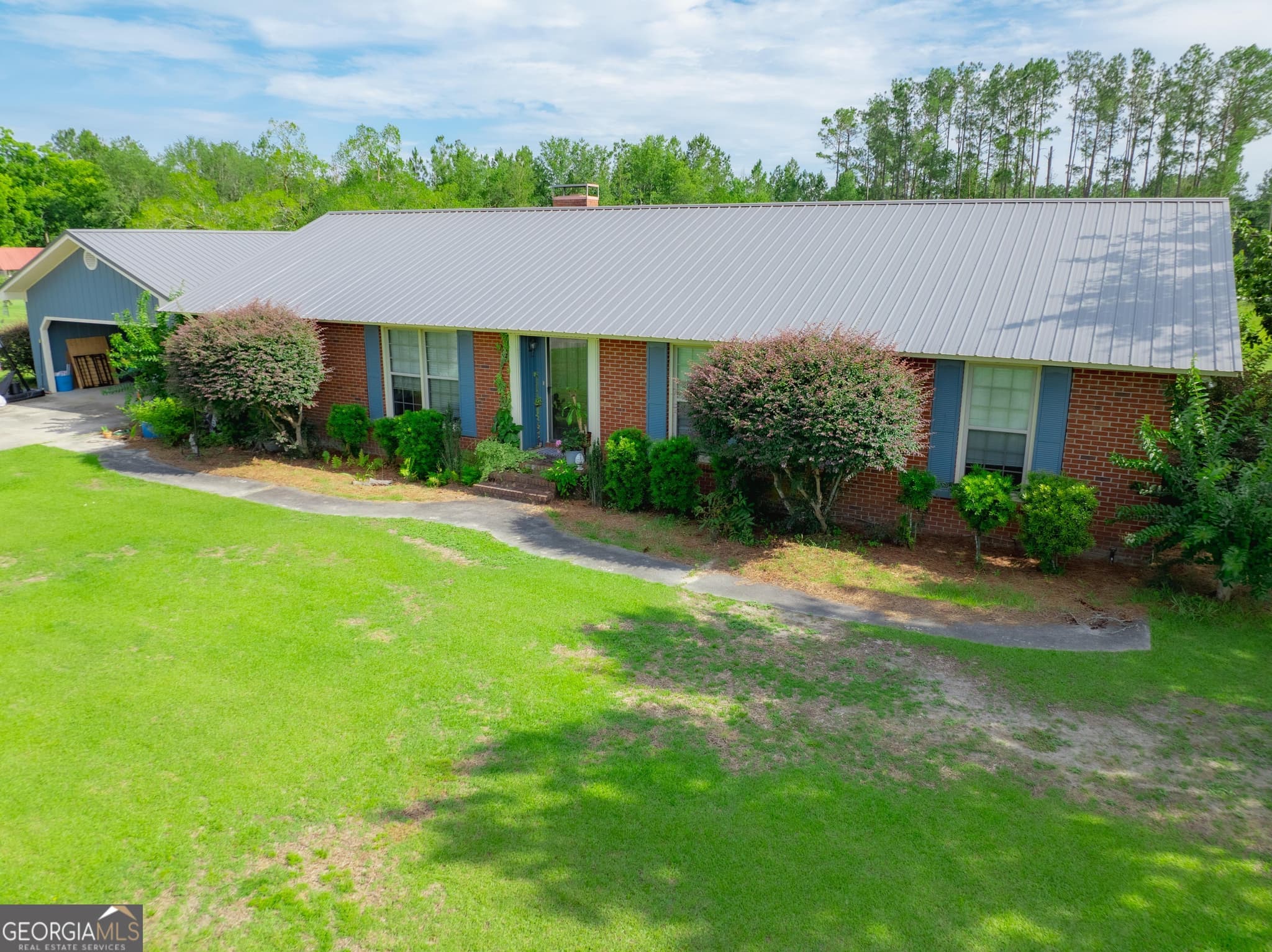 4 bedroom, 2.5 bathroom, 2,250 sq ft single family residence for sale at 182 Myra Street, Alma, GA 31510 — photo 2