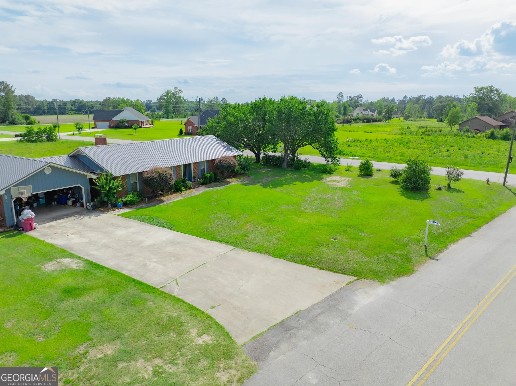 4 bedroom, 2.5 bathroom, 2,250 sq ft single family residence for sale at 182 Myra Street, Alma, GA 31510 — photo 7