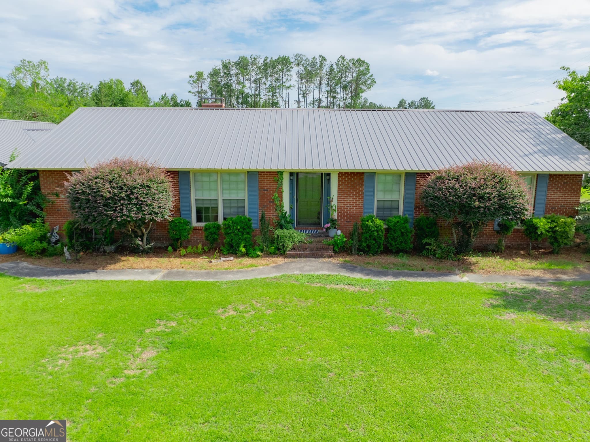 4 bedroom, 2.5 bathroom, 2,250 sq ft single family residence for sale at 182 Myra Street, Alma, GA 31510 — photo 3