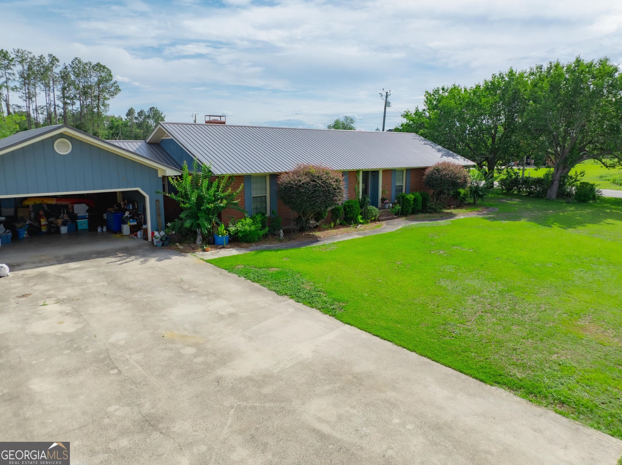 4 bedroom, 2.5 bathroom, 2,250 sq ft single family residence for sale at 182 Myra Street, Alma, GA 31510 — photo 4