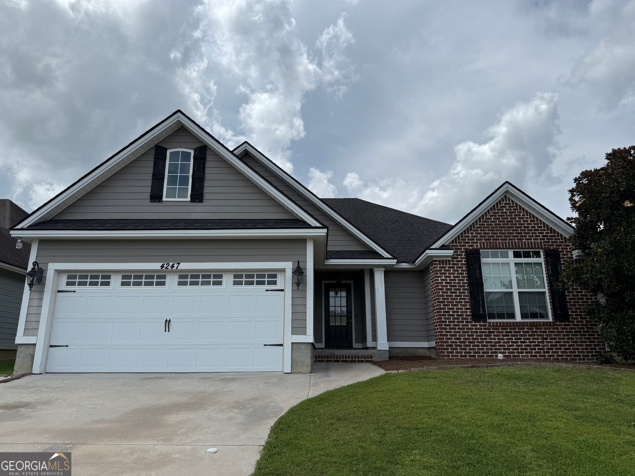 3 bedroom, 2 bathroom, 1,538 sq ft single family residence sold at 4247 Shadow Garden Drive, Hahira, GA 31632