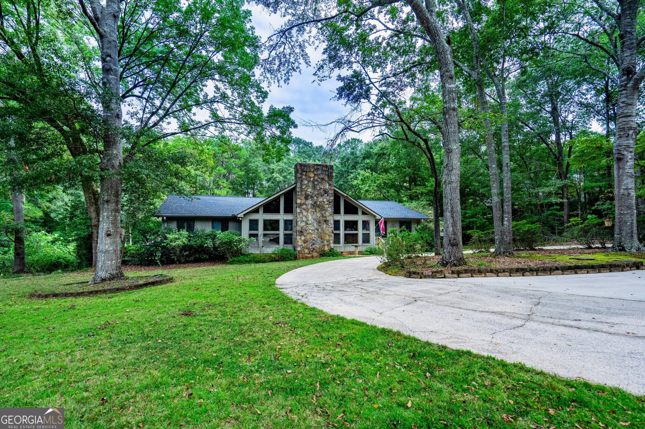 6 bedroom, 4.5 bathroom, 4,336 sq ft single family residence for sale at 4004 White Oak Lane, Lagrange, GA 30240 — photo 2
