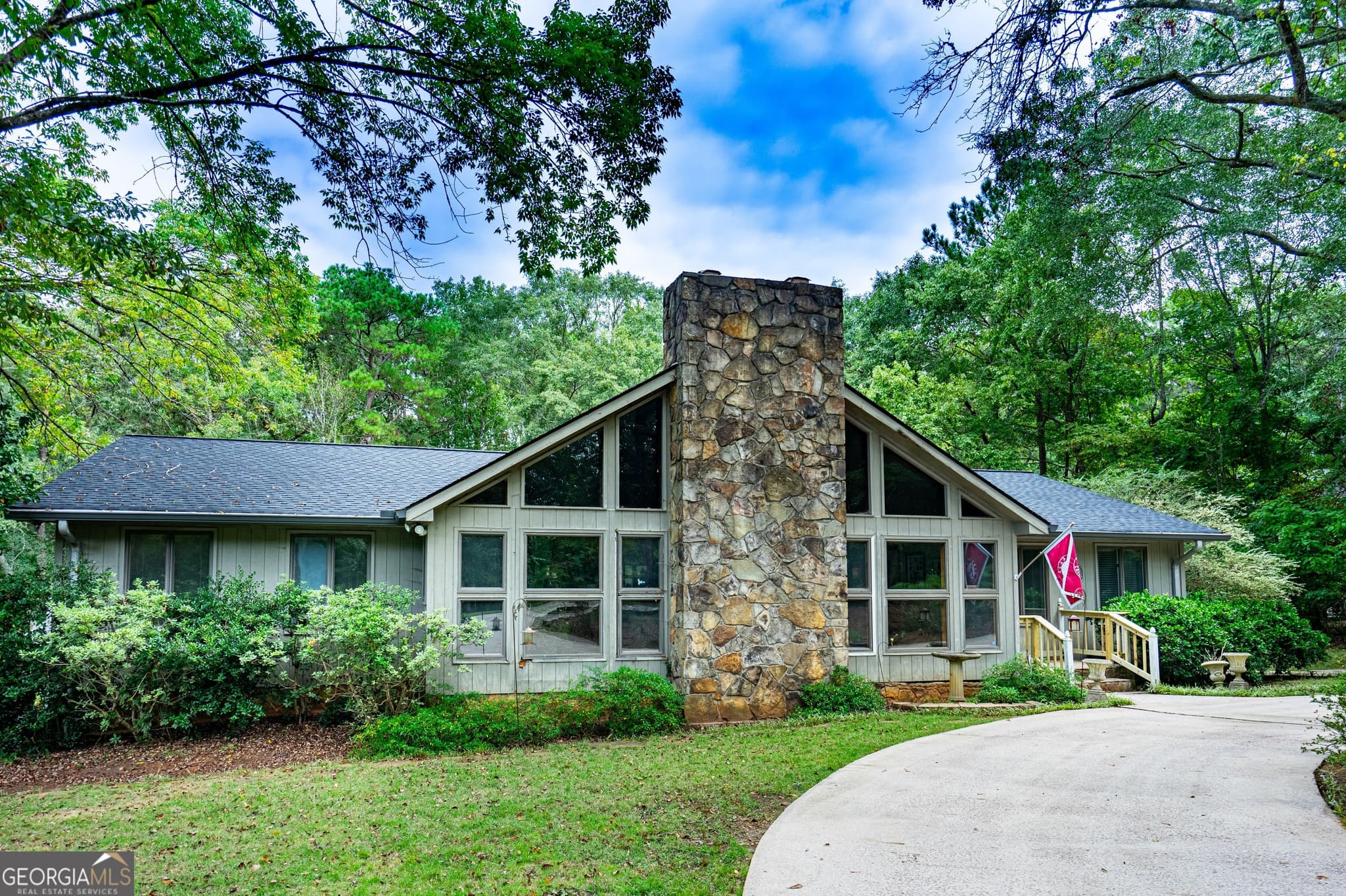 6 bedroom, 4.5 bathroom, 4,336 sq ft single family residence for sale at 4004 White Oak Lane, Lagrange, GA 30240 — photo 1 of 47