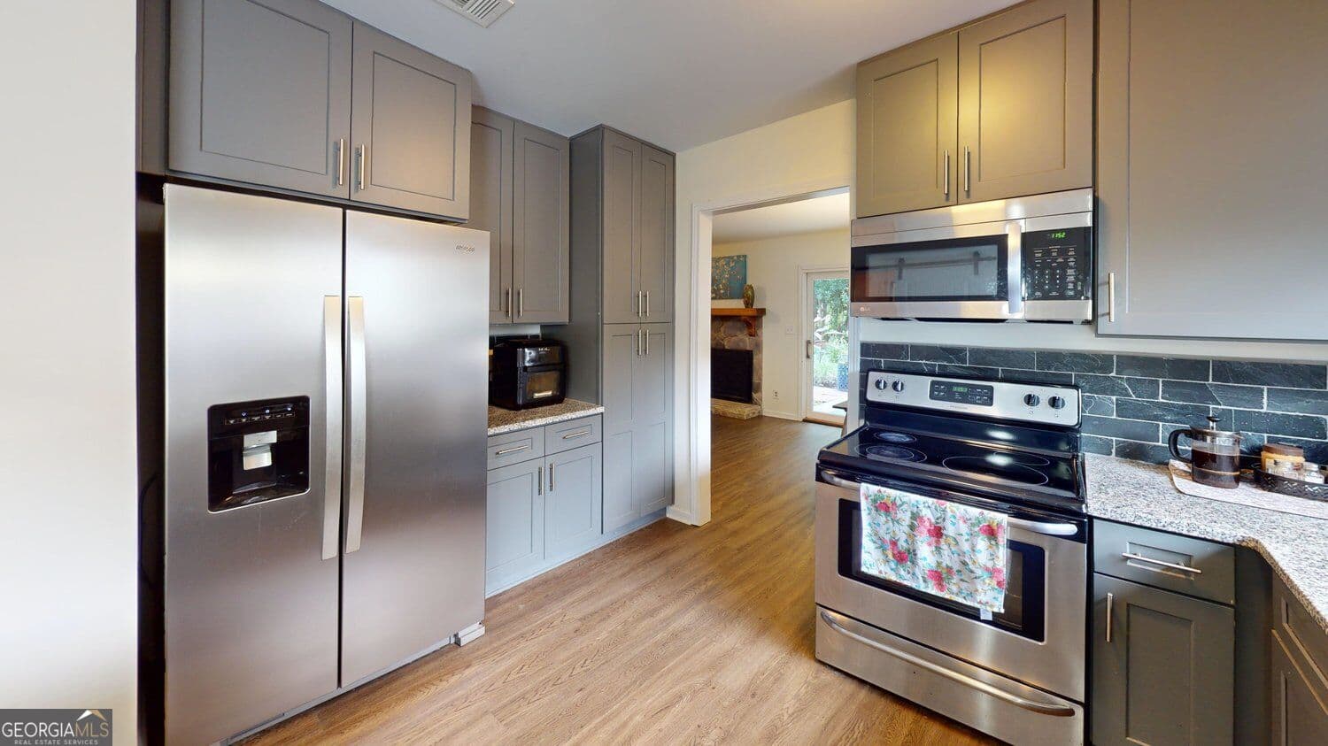 3 bedroom, 2.5 bathroom, 2,131 sq ft condominium for sale at 6176 Brookwood Road, Peachtree Corners, GA 30092 — photo 6
