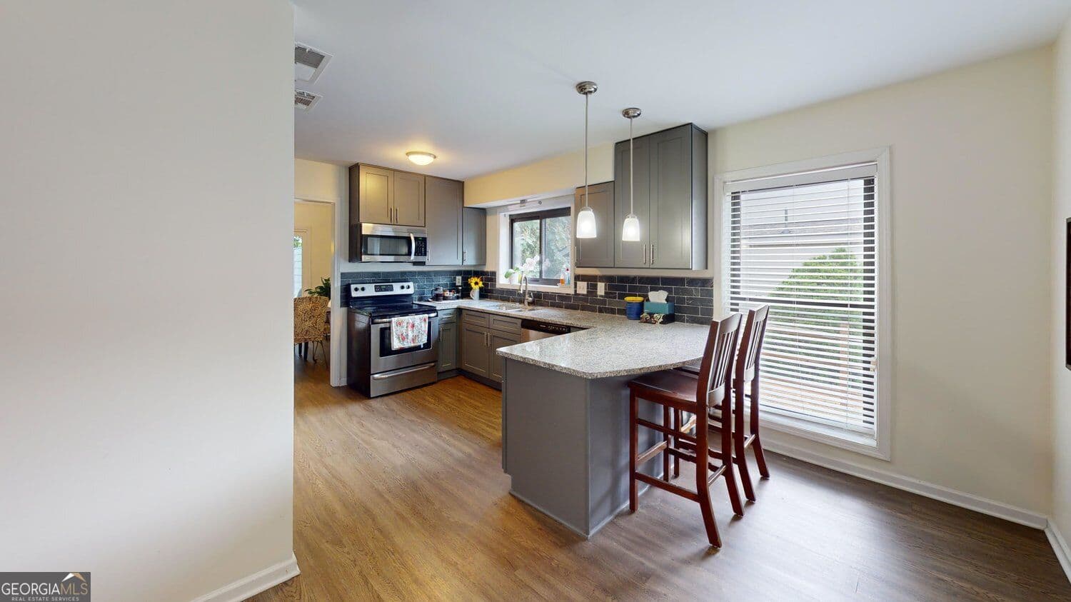 3 bedroom, 2.5 bathroom, 2,131 sq ft condominium for sale at 6176 Brookwood Road, Peachtree Corners, GA 30092 — photo 4