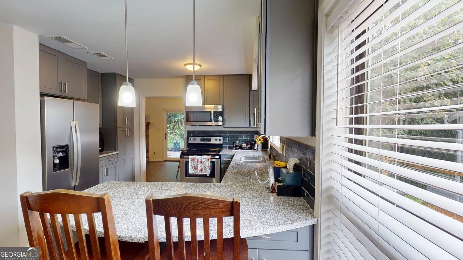 3 bedroom, 2.5 bathroom, 2,131 sq ft condominium for sale at 6176 Brookwood Road, Peachtree Corners, GA 30092 — photo 8