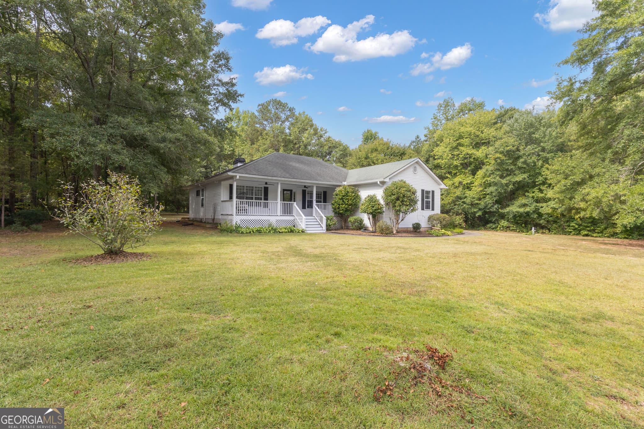 3 bedroom, 2 bathroom, 1,574 sq ft single family residence for sale at 8 Melba Court, Senoia, GA 30276 — photo 2